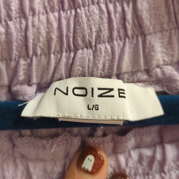 Noize 🇨🇦 Lilac Textured Ruffle Shorts - Picture 2 of 3